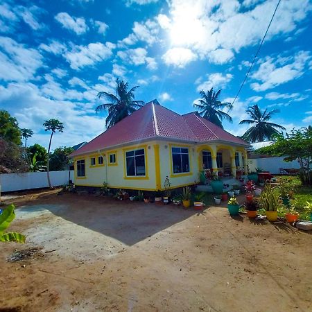 L&J Modern Backpackers Kigamboni Beach House Bed & Breakfast Darüsselam Dış mekan fotoğraf