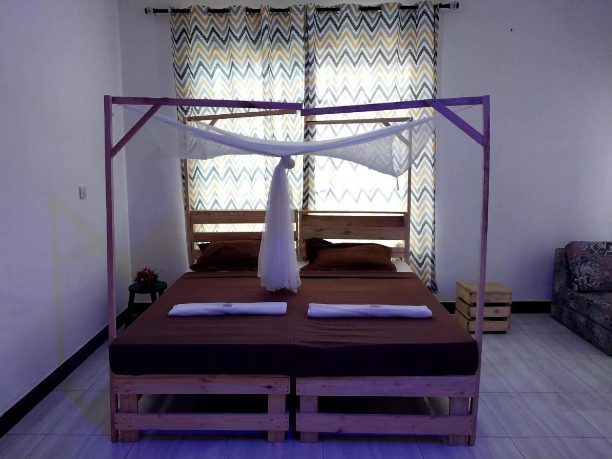 L&J Modern Backpackers Kigamboni Beach House Bed & Breakfast Darüsselam Dış mekan fotoğraf