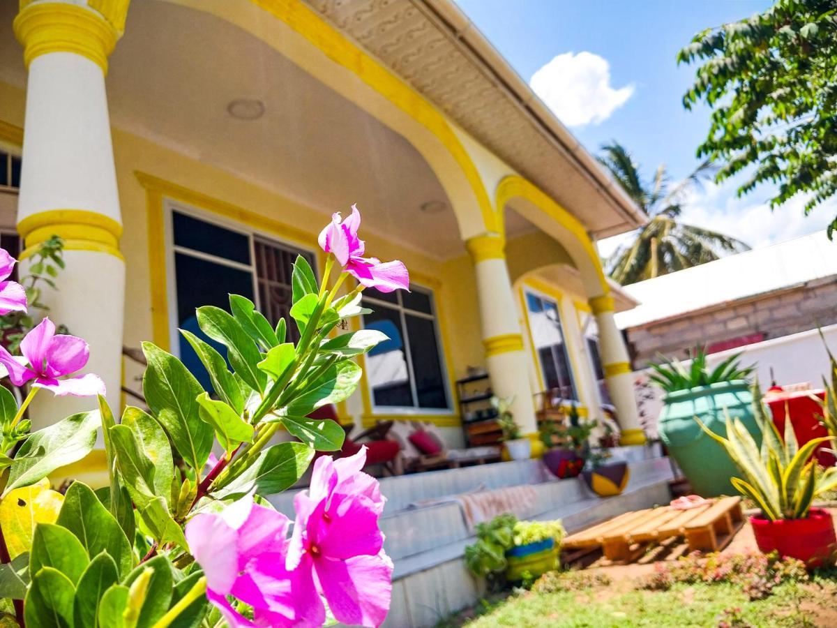 L&J Modern Backpackers Kigamboni Beach House Bed & Breakfast Darüsselam Dış mekan fotoğraf