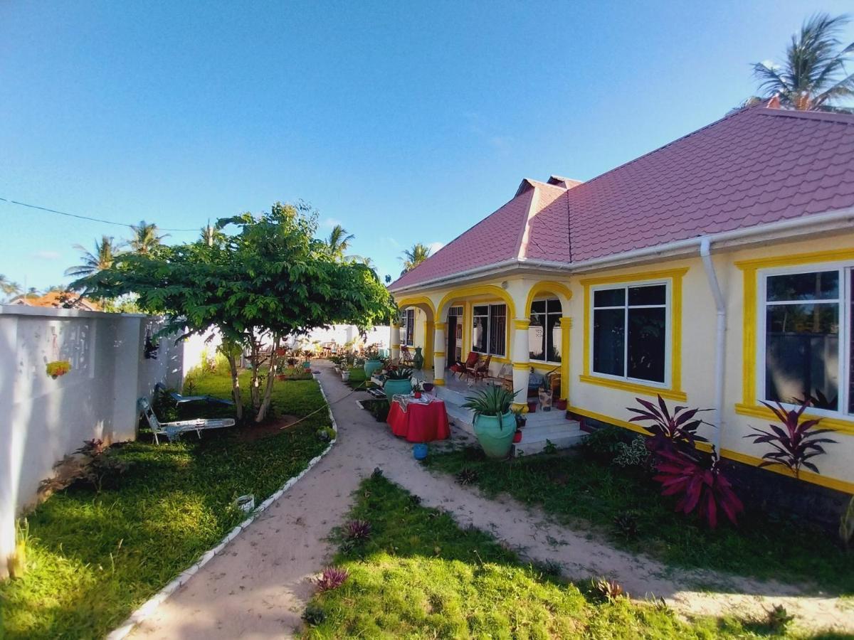 L&J Modern Backpackers Kigamboni Beach House Bed & Breakfast Darüsselam Dış mekan fotoğraf